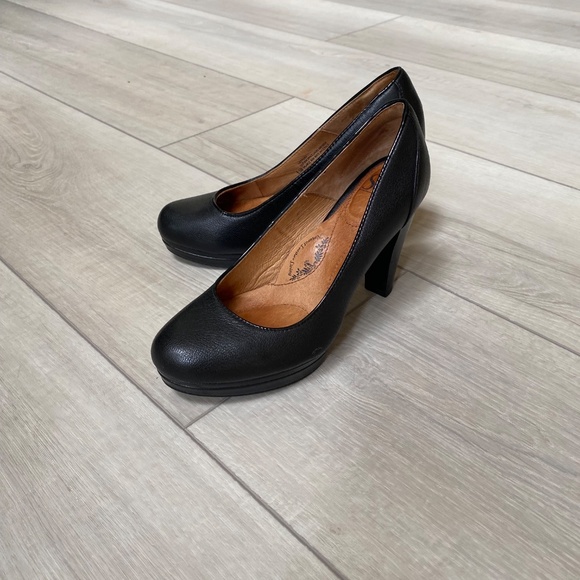 Sofft Black Leather Pumps - Picture 2 of 6